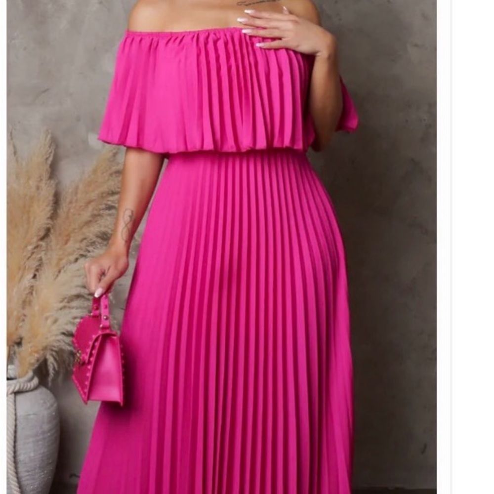 Elegant Pink Off-Shoulder Pleated Dress